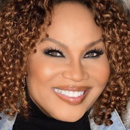 Denise Woods - 忍無可忍演員 飾演Therapist (voice)