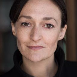 Gwynne McElveen - 找到你演員 飾演Mrs. Campbell