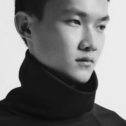 Hoàng Hà 飾演 The Young Man