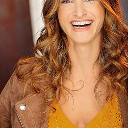 Jenna Willis 飾演 Mary Lee