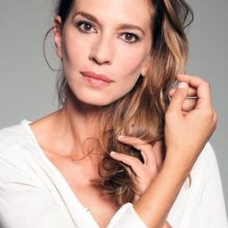 Laura Domínguez 飾演 Ana