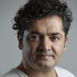 Nazmi Sinan Mıhçı - 隔離過除夕演員 飾演