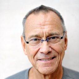 安德烈·康查洛夫斯基 飾演 