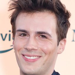 Zain Pais - 珍愛姐妹情演員 飾演Claude