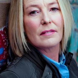 Caroline Paterson - Down Among the Big Boys演員 飾演Young Wife