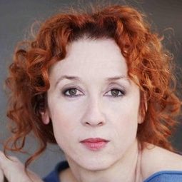 Carmen Giardina 飾演 Amelia