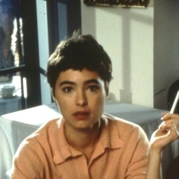 Mary B. Ward 飾演 Captain Jean Farell