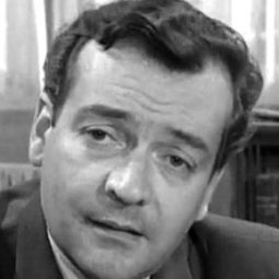 葛羅特薛維 飾演 Jean, the Croupier