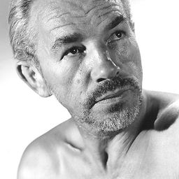 James Dime 飾演 Convict Football Player