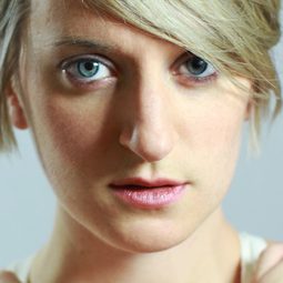 Deirdre Herlihy - Everyone Says I Look Just Like Her演員 飾演Emmie