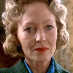 Norma West 飾演 Lady Violet Dongby Albertini