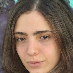 Luiza Kosovski - 我依然在此演員 飾演Eliana