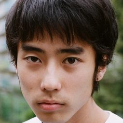 佐藤緋美 飾演 Morisaki Takeshi