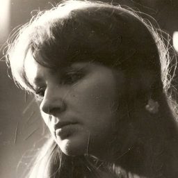 Carmen Enea 飾演 Mihaela