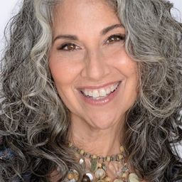 Wendy Hammers - 異形怪胎演員 飾演Gloria Starchild