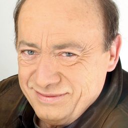 伊什尼·齊科特 - 臆想成病演員 飾演Doctor