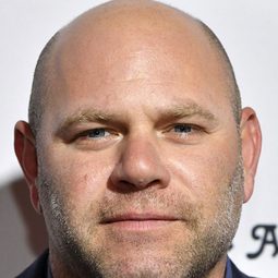 多門尼克·隆巴多西 - 世界末日演員 飾演Sgt. Tom D'Arienzo