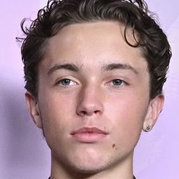 Wilder Hudson 飾演 Gabriel Holden