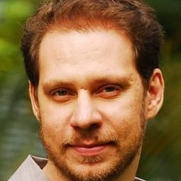 Bruce Gomlevsky 飾演 Quinca das Mulas