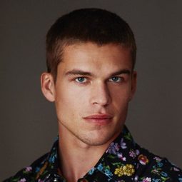 Mitchell Slaggert 飾演 Paul Middlebrook
