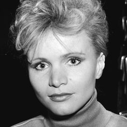 芮妮·少圖狄克 - The Little Riders演員 飾演Beatrix Hunter