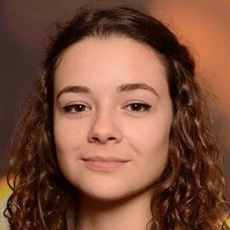 Marion Barby - 臆想成病演員 飾演Nina Zvenka