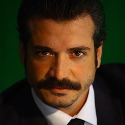 撒希特·根特 飾演 Cemal