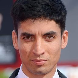 Michael Silva 飾演 Álvaro Jara