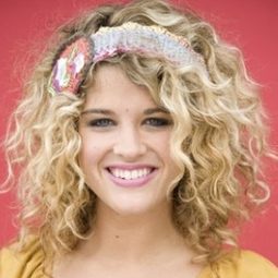 凱特琳·艾波利 飾演 Liz