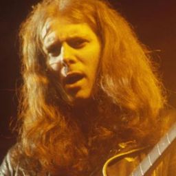 "Fast" Eddie Clarke 飾演 Self