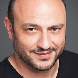 Fatih Dokgöz - 最佳舞伴演員 飾演Dans Salonu Sahibi