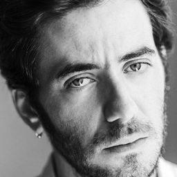 Simone Corbisiero 飾演 Antonio