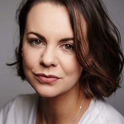 希拉蕊·羅斯 飾演 Mairead