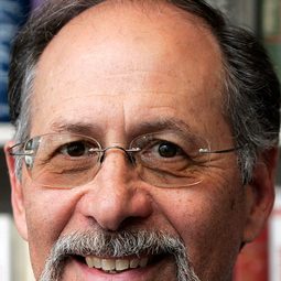 Martin J. Sherwin 飾演 Self - Co-Author, "American Prometheus" (voice)