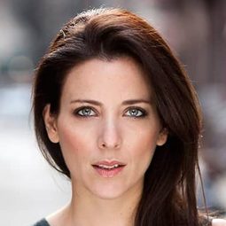 Lucie Pohl 飾演 Olivia Watkins