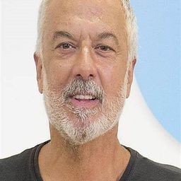 Adolfo Fernández - 冰凍的沉默演員 飾演Navajas del Río