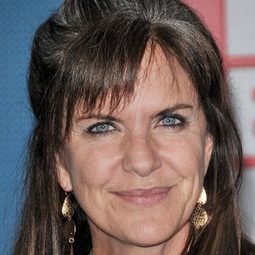 珍妮佛·海爾 - Mortal Kombat: The Journey Begins演員 飾演Sonya Blade (voice)