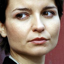 Olga Sosnovska - 盜海豪情3：十三王牌演員 飾演Debbie