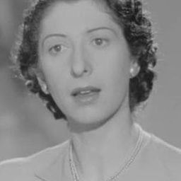 Noel Hood 飾演 Aunt Marjorie