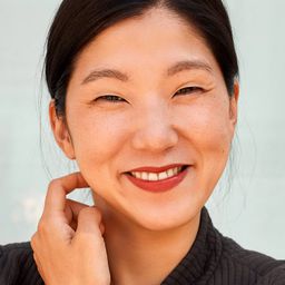 Joy Maria Bai 飾演 Suyeung