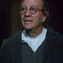 José Vivó 飾演 Luis Arruez