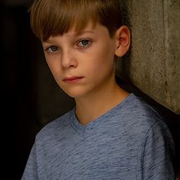 Danny Corbo 飾演 Henrik