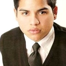 Gilmer Bejarano 飾演 Enrique