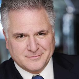 Harry Zinn 飾演 Lead guard