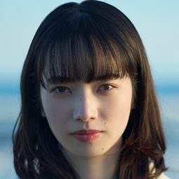 小松菜奈 飾演 Ritsuko Mukae