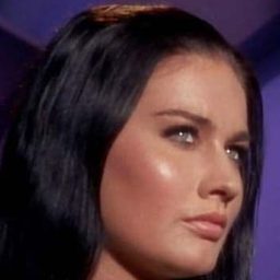 Maggie Thrett 飾演 Wipeout