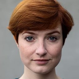 Franciska Friede - 超級小怪獸與願望星演員 飾演Zoe Walker (voice)