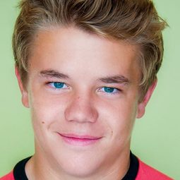 麥斯威爾·佩瑞·科頓 - Game Time: Tackling the Past演員 飾演Micah