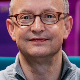 Ed Guiney 飾演 Self