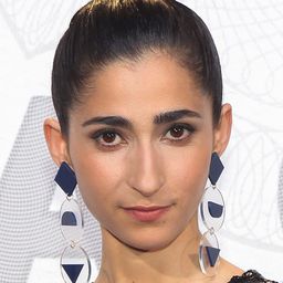 阿爾巴弗洛雷斯 飾演 Lole